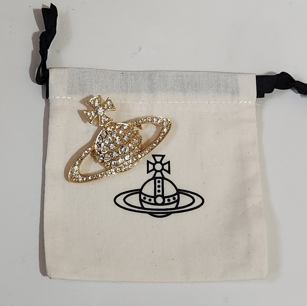 Vivienne Westwood Bas Relief Gold Brooch Brand New - Picture 2 of 10